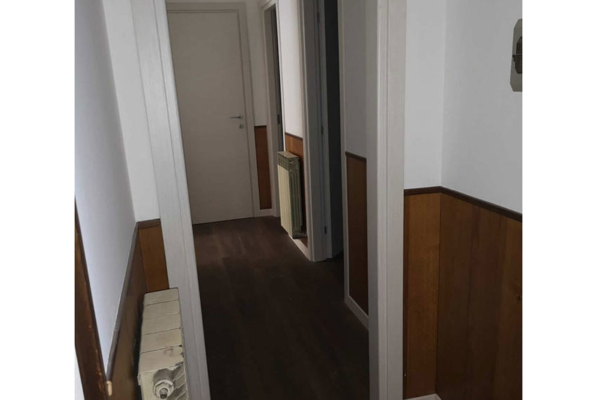 affitto-appartamento-clusone-rustico-cascina-corridoio